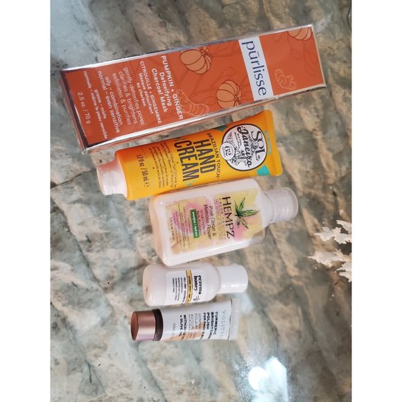 5 Beauty Lot Lotion & Skincare with Sol de Janeiro, Hempz, and more! - Picture 2 of 8